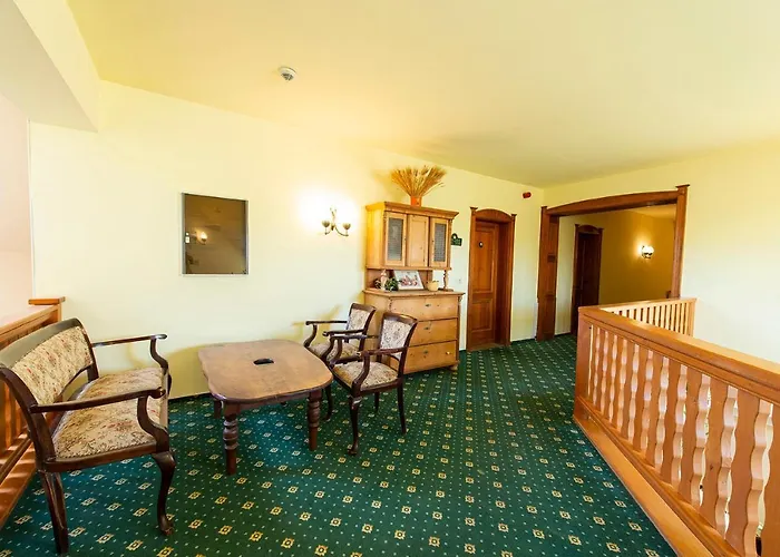 Gastland M1 Hotel & Conference Center
