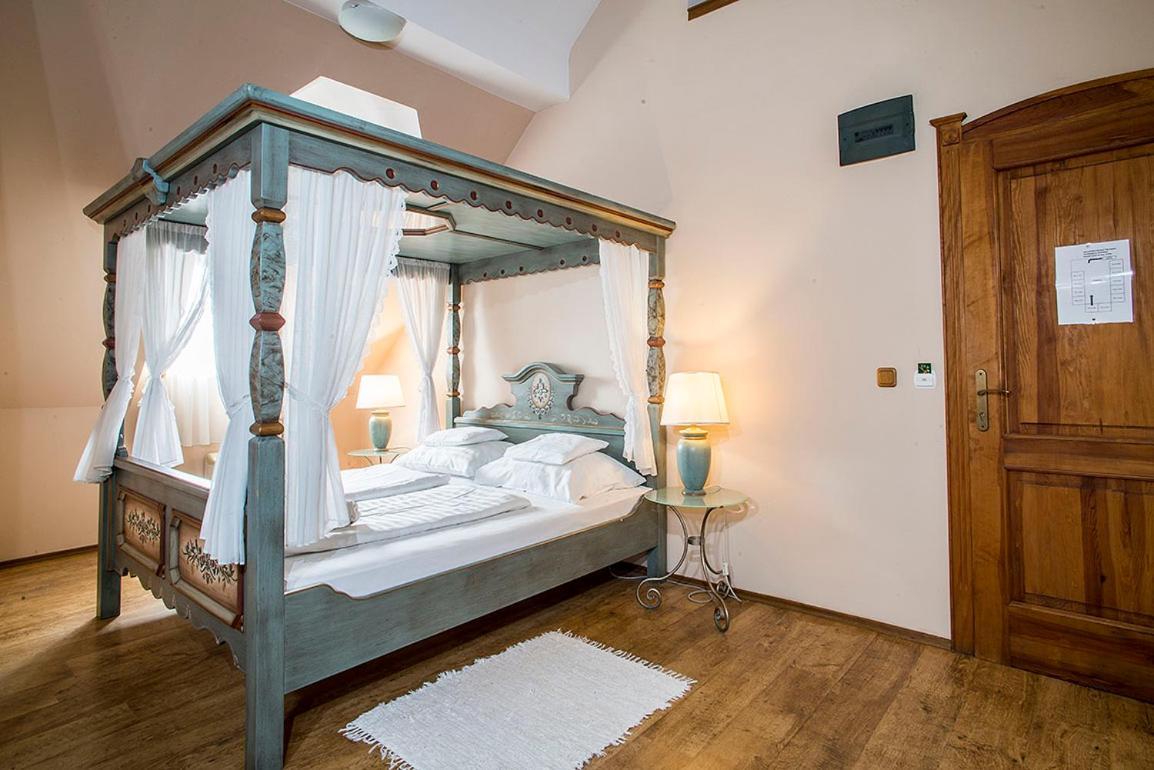 Gastland M1 & Conference Center 3*