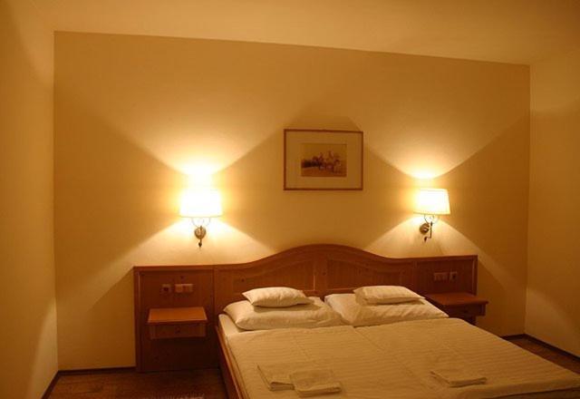 Gastland M1 & Conference Center Готель 3*